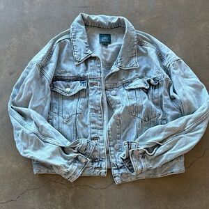⭐️5 for $20⭐️ Light wash, distressed cropped denim jacket from Wild Fable- M